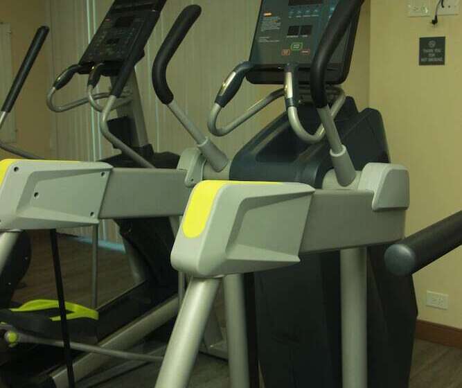 West Plaza Hotel At Lebuu Street