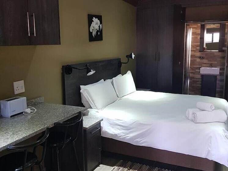پانسیون La Lucia Guest House