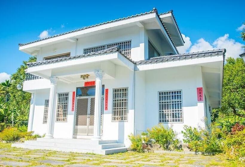 پانسیون Pine Garden Family Villa