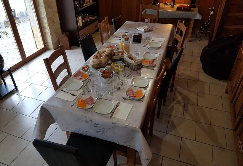 住宿加早餐  Gîte Le Nieudegat Chambre Et Table D Hôte Piscine Climatisation Proche De Sarlat Au Coeur De La Natu