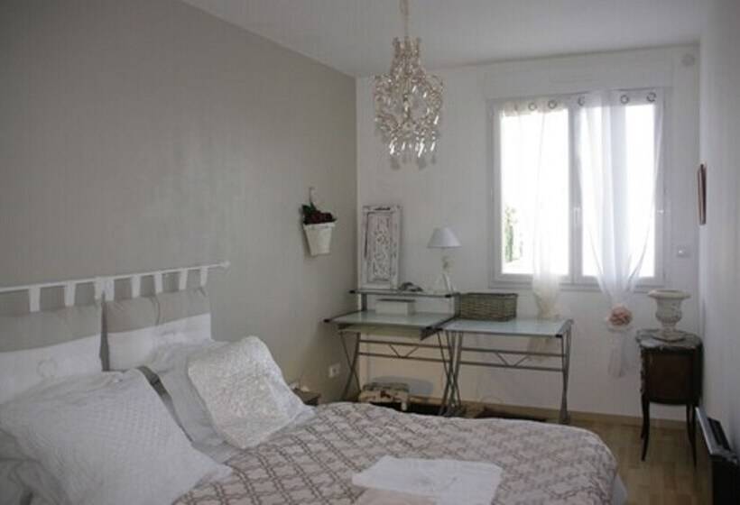 مبيت وإفطار Les Petits Déjeuners De Flo