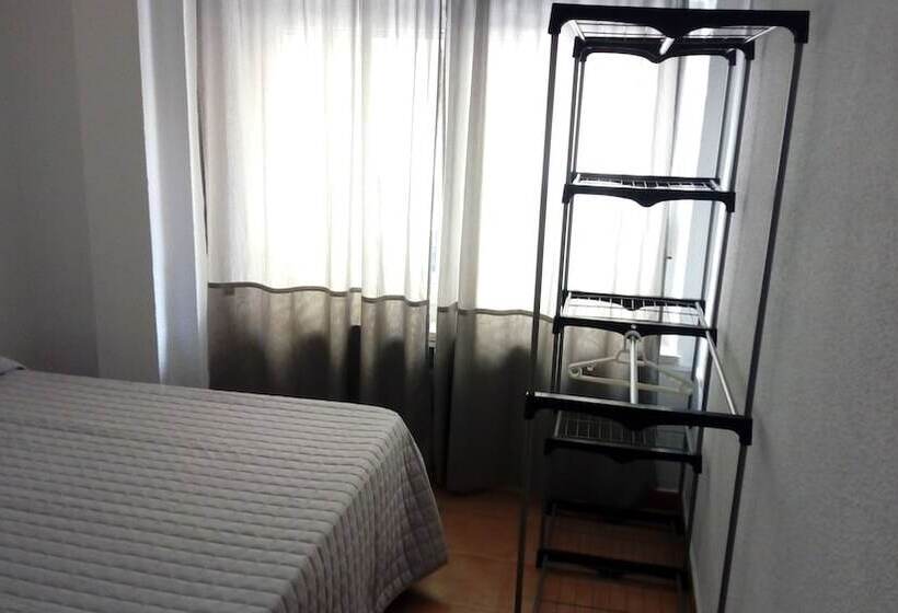 مسافرخانه Plaza De Espana