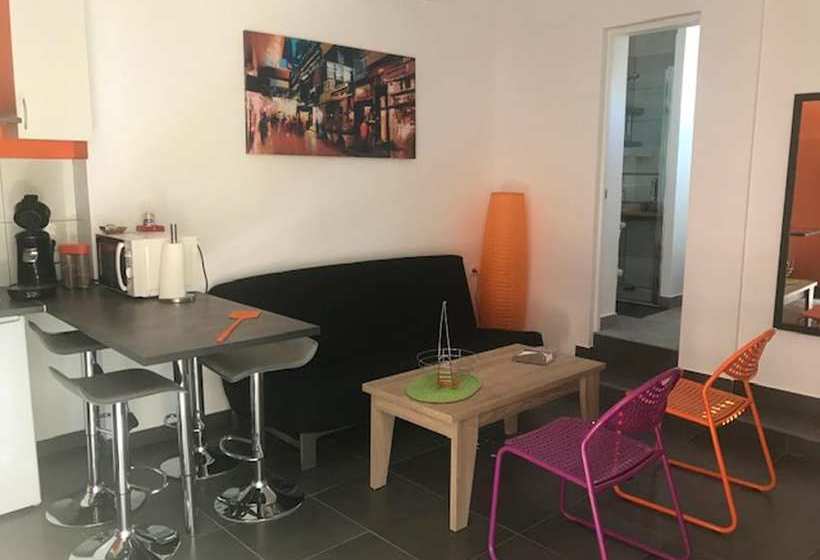 Charming Villa In Turis With Shared Pool And Garden