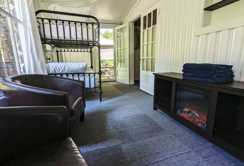 Pov Lake Resort & Glamping Campground