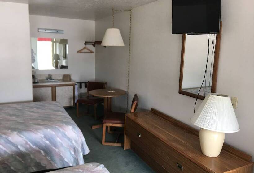 Flag's West Motel