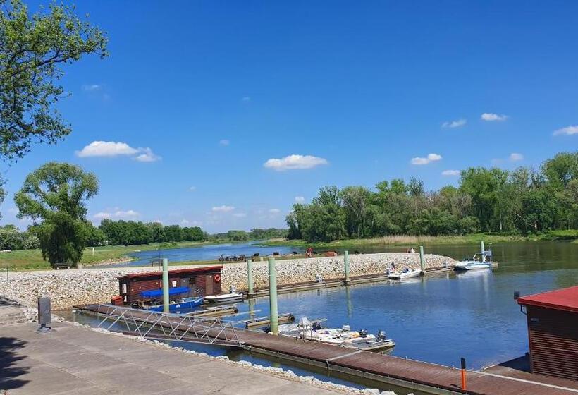 ホテル Nadodrzański Dwór   Nowa Sól