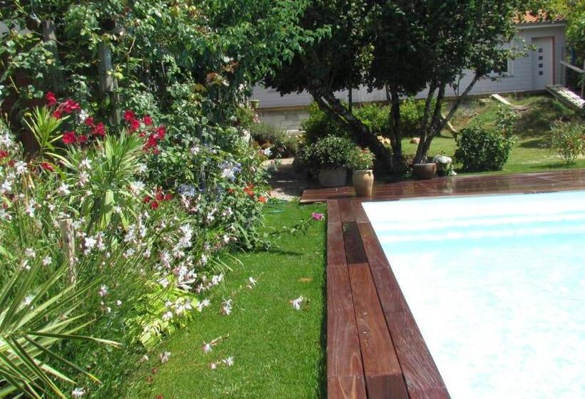 펜션 Les Arums De Fondeminjean