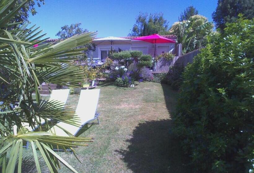 펜션 Les Arums De Fondeminjean