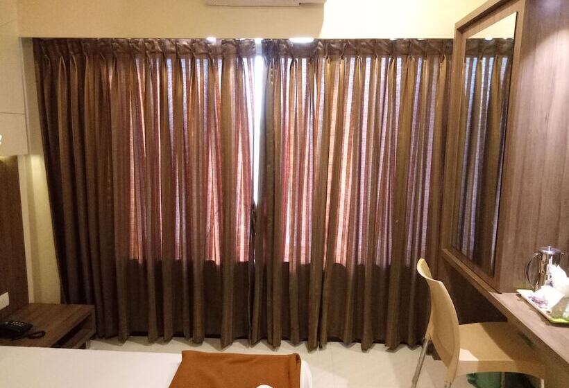 Royal Guest House   Hostel