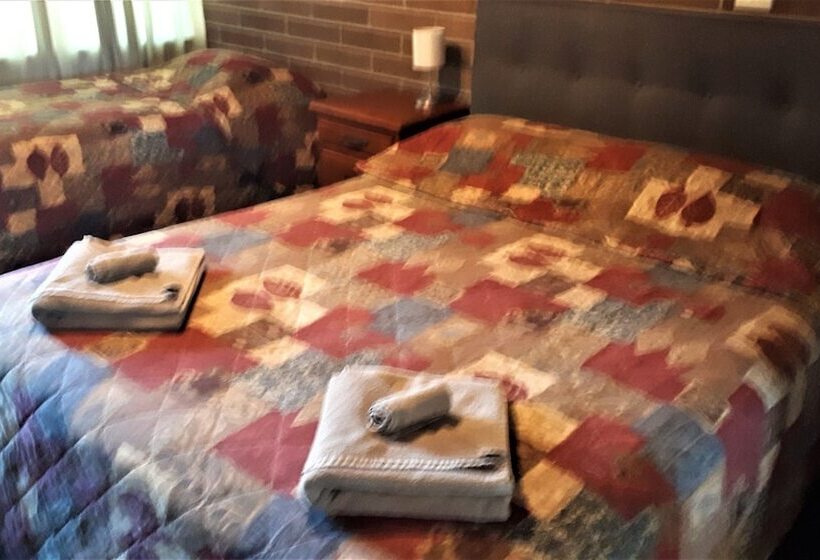 Bordertown Motel
