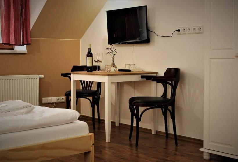 فندق Penzion A Restaurace U řeky