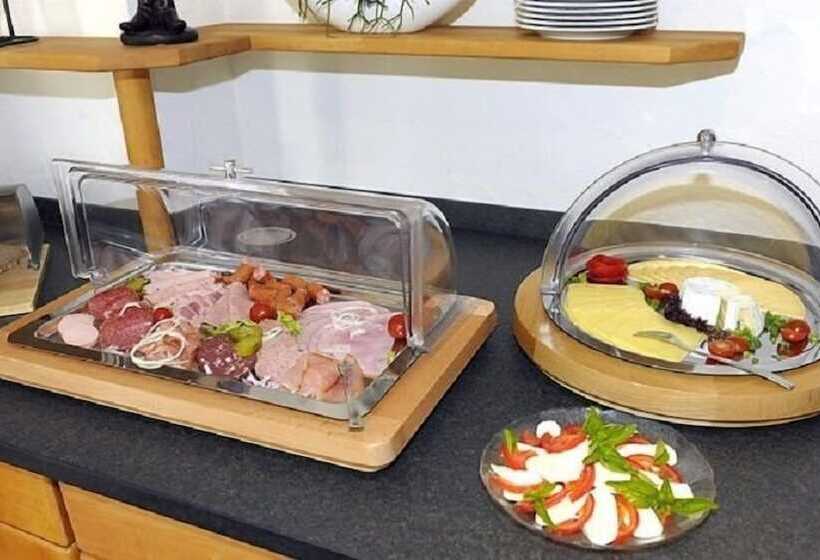 ペンション Wein & Gästehaus M. Bai