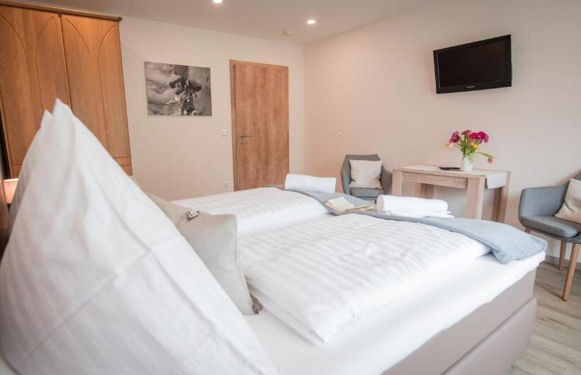 ペンション Weingut Erich Serwazi