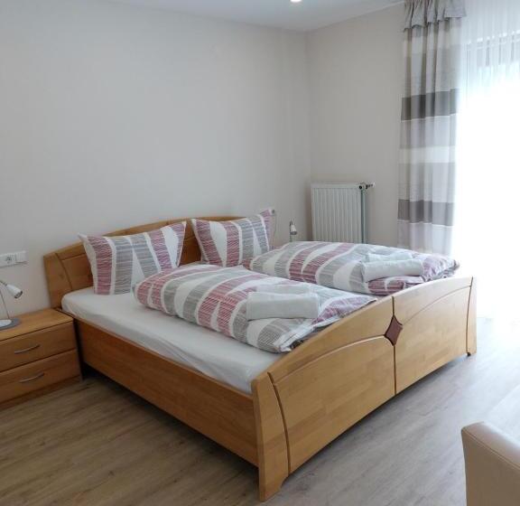 ペンション Weingut Erich Serwazi