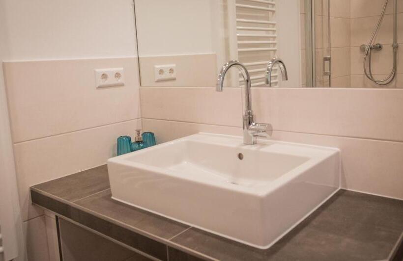 ペンション Weingut Erich Serwazi