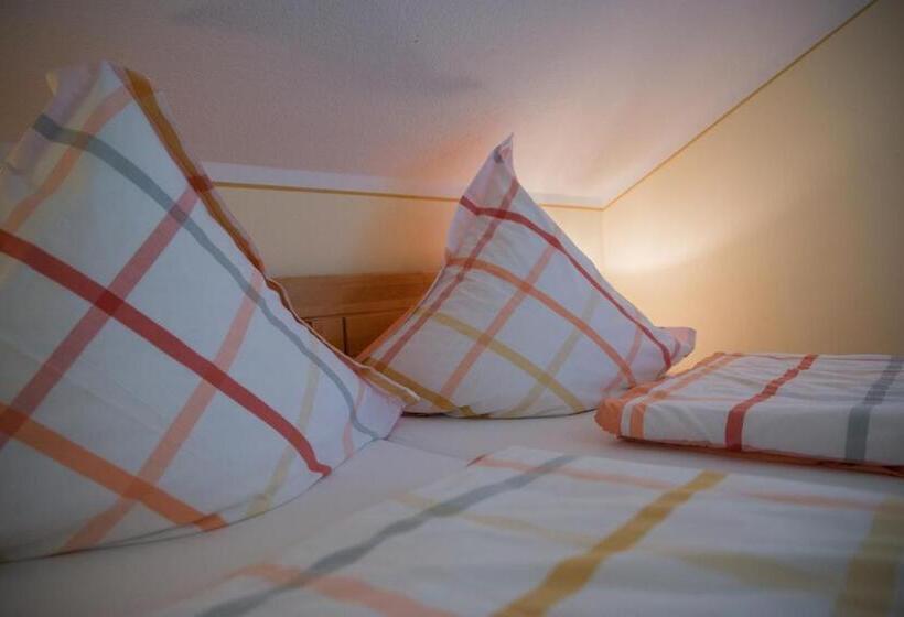 ペンション Weingut Erich Serwazi