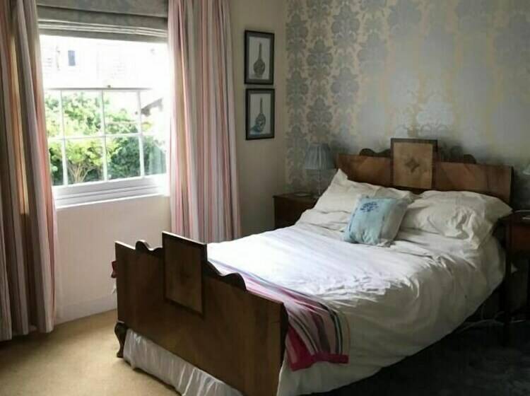 The Old Manse B&b