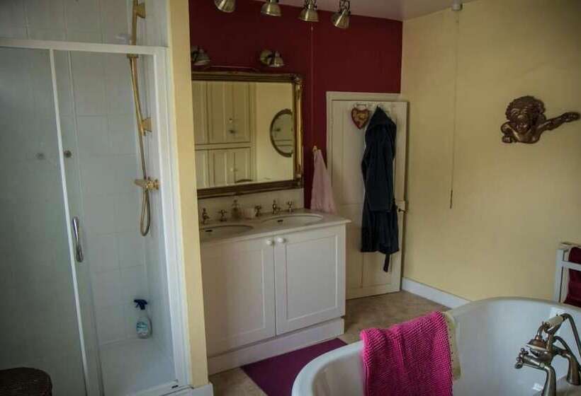 The Old Manse B&b