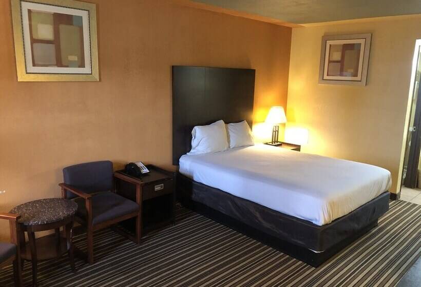 هتل Nendels Inn & Suites Dodge City Airport