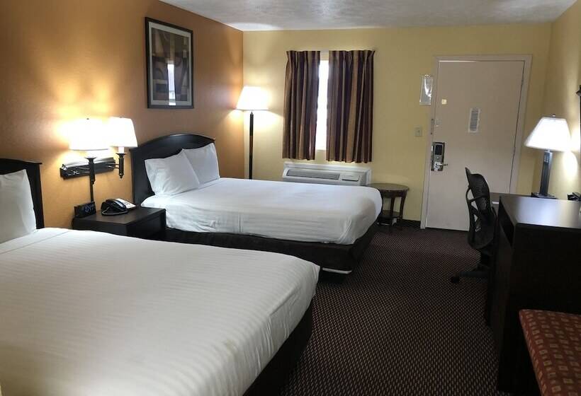 هتل Nendels Inn & Suites Dodge City Airport