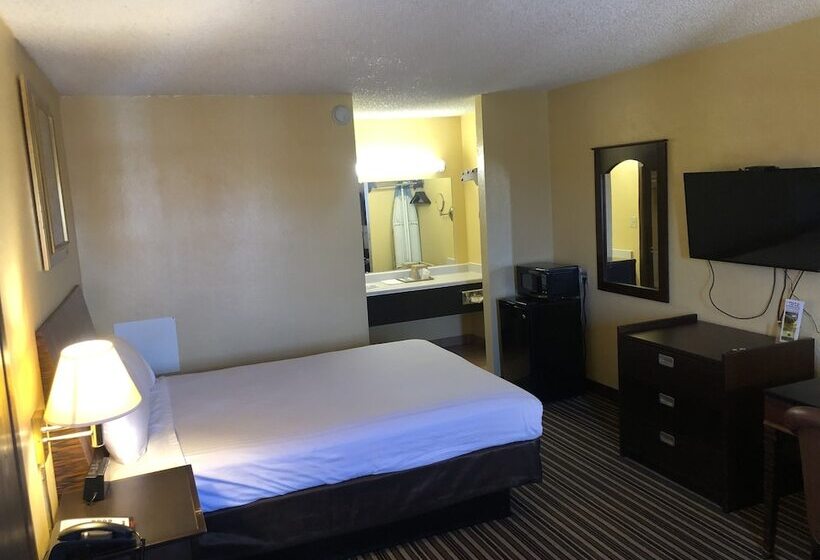 هتل Nendels Inn & Suites Dodge City Airport