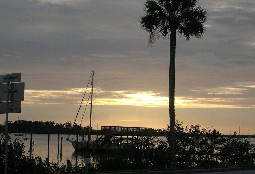 فندق Night Swan Intracoastal B&b