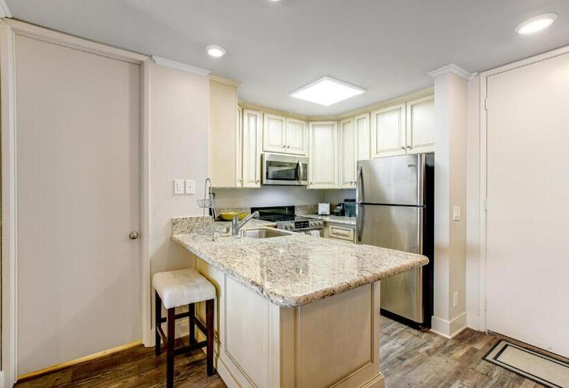 هتل North Coast Village