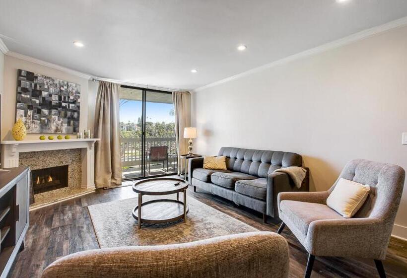 هتل North Coast Village