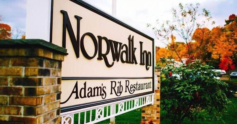 בית מלון כפרי Norwalk Inn & Conference Center