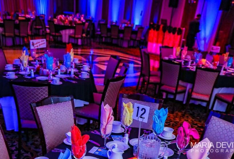 בית מלון כפרי Norwalk Inn & Conference Center
