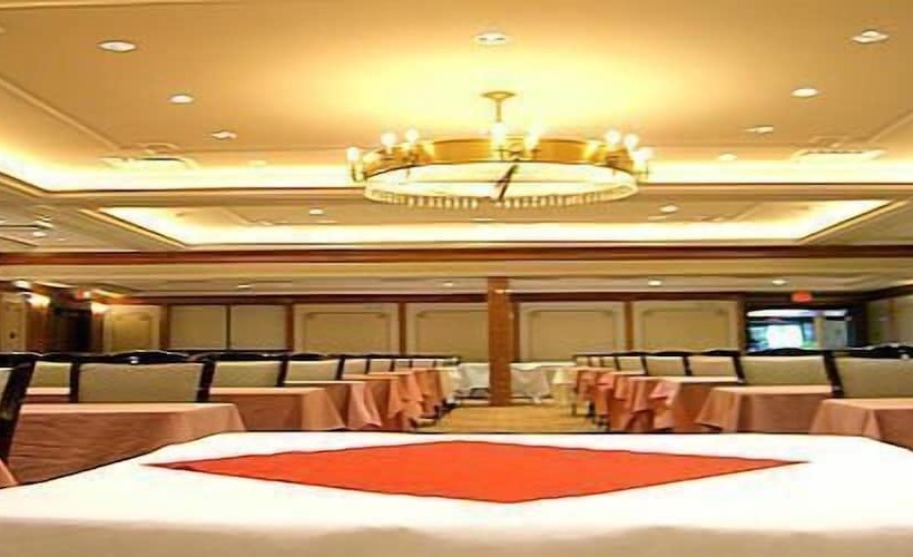 בית מלון כפרי Norwalk Inn & Conference Center