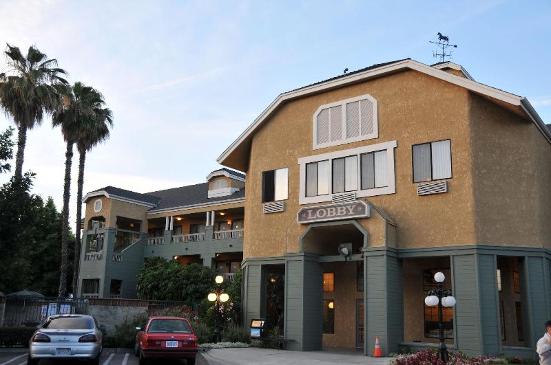 فندق Oak Tree Inn