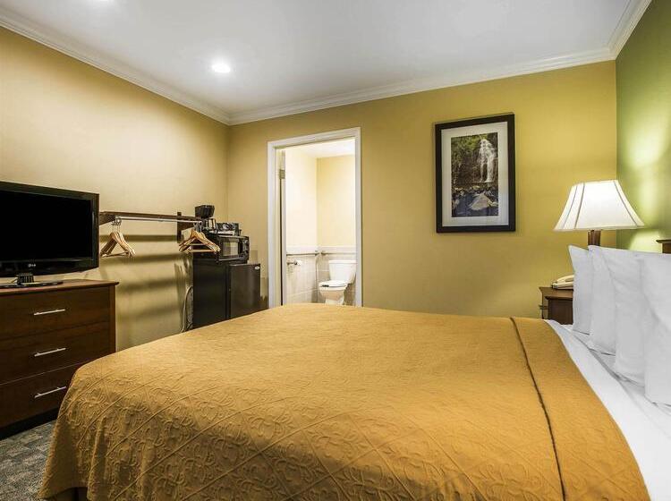 בית מלון כפרי Quality Inn Santa Barbara