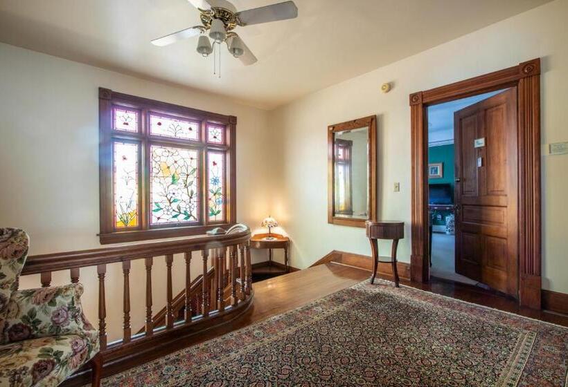 酒店 The Oaks Victorian Inn