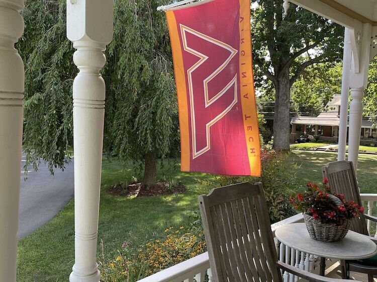 酒店 The Oaks Victorian Inn