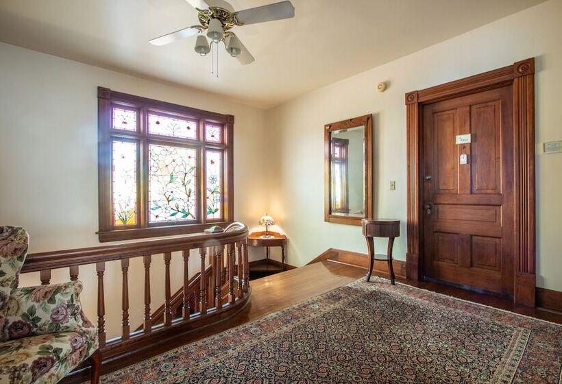 酒店 The Oaks Victorian Inn