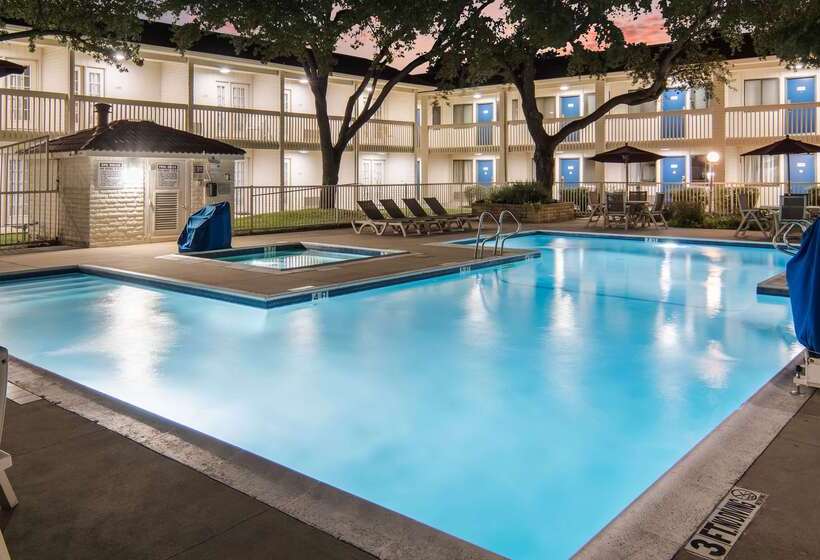 Motel 6addison, Tx  Dallas