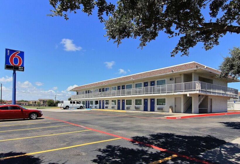 Motel 6corpus Christi, Tx  East  North Padre Island