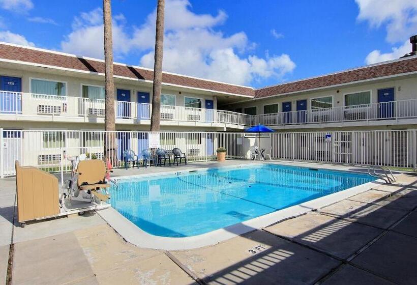 Motel 6corpus Christi, Tx  East  North Padre Island