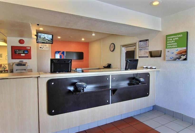 Motel 6corpus Christi, Tx  East  North Padre Island