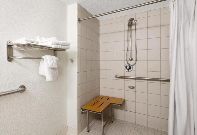 汽车旅馆  Days Inn By Wyndham Geneva/finger Lakes