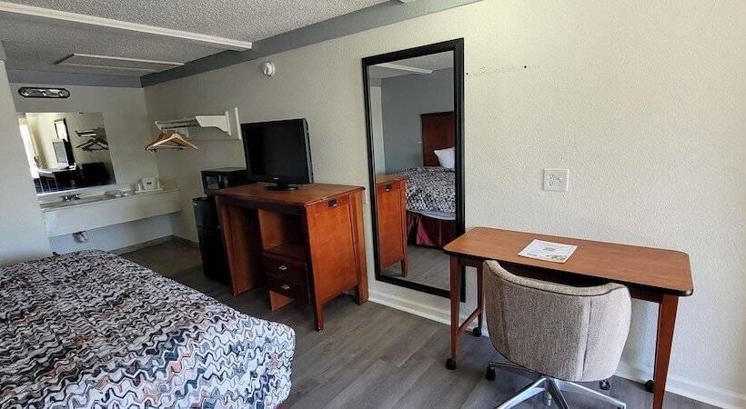 فندق على الطريق Rodeway Inn Auburn Hills   Detroit