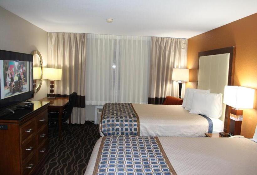מוטל Westbridge Inn And Suites