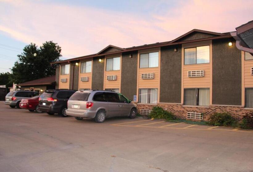 מוטל Westbridge Inn And Suites