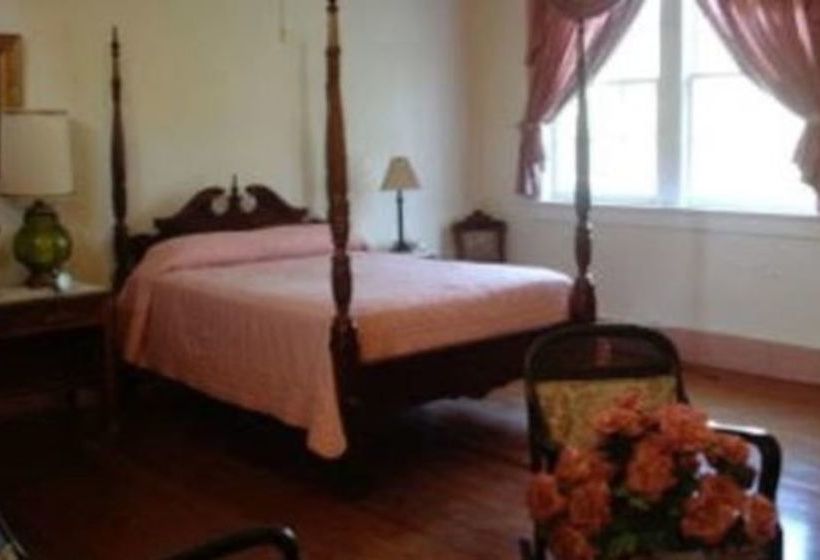 Old Castillo Bed And Breakfast