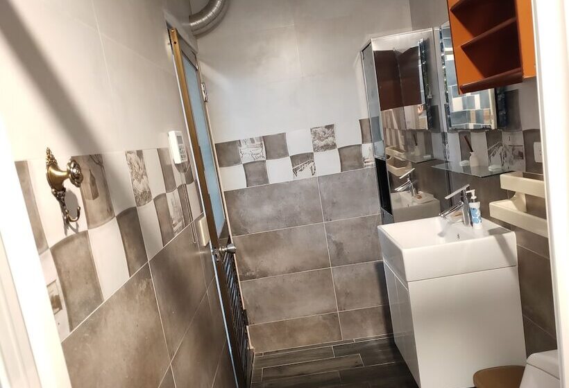 پانسیون Base Area