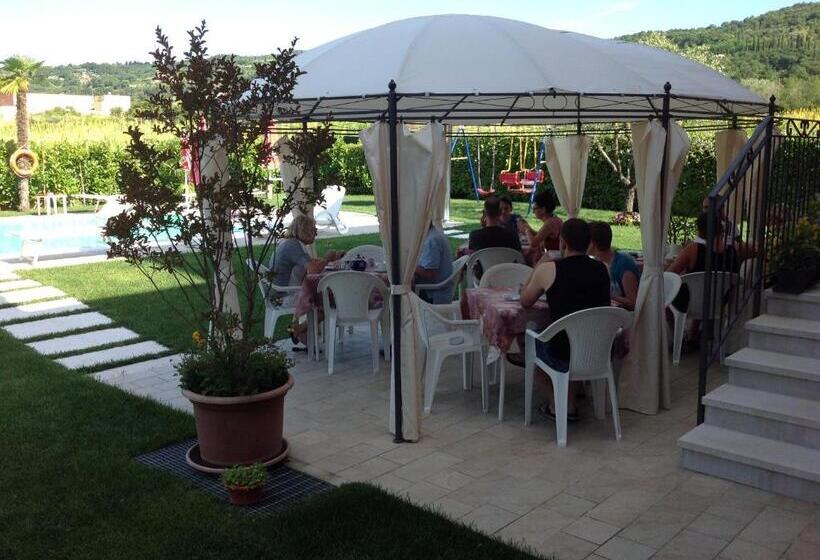 تختخواب و صبحانه G&g Bed&breakfast And Apartments