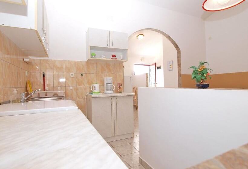 Apartment 893