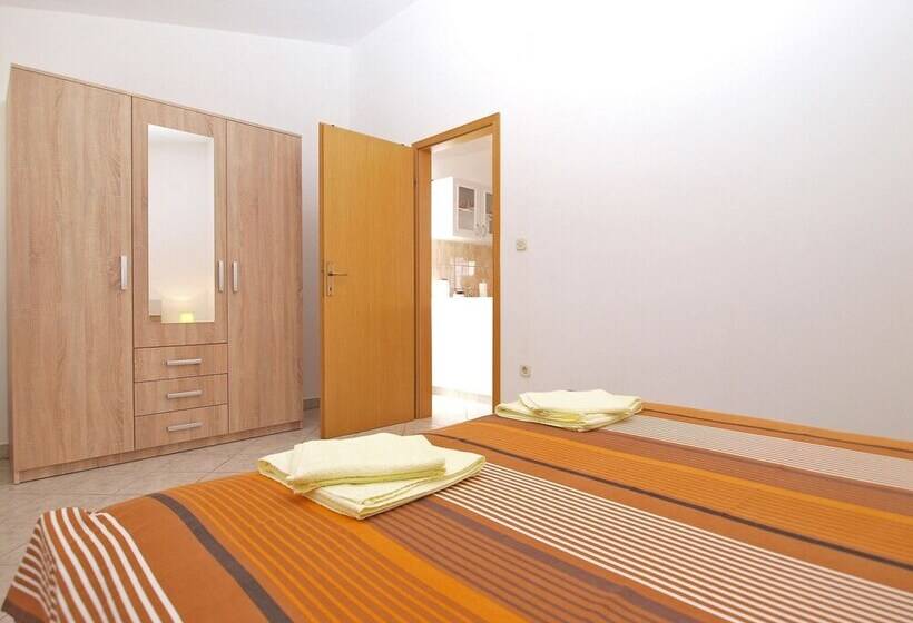 Apartment 893