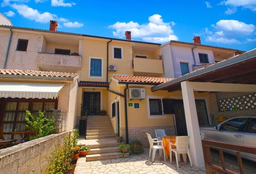 Apartment 946